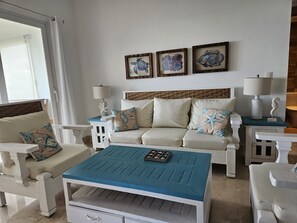 Smart TV - Playa Dorada: Cozy family friendly beachfront 3 bedroom /3 bathroom apartment. (Puerto Plata)