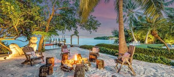 Waterfront, boat dock, private oasis in the heart of Islamorada! Pool & Sunsets!