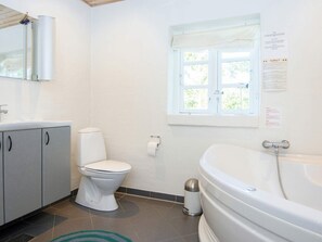 House | Bathroom - 4 Star Holiday Home in Ebeltoft (Ebeltoft)