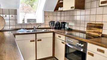 Apartment | Private kitchen | Oven