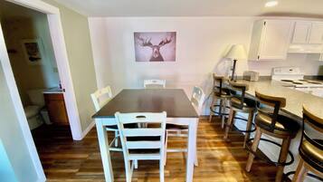 Premium-huoneisto, 2 makuuhuonetta, tupakointi kielletty, keittiö | 2 makuuhuonetta, yksilöllisesti sisustettu, yksilöllisesti kalustettu