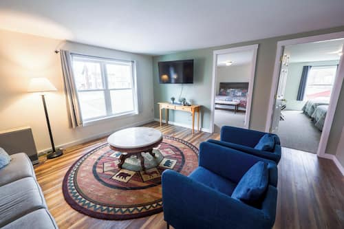 Premium Apartment, 2 Bedrooms, Non Smoking, Kitchen | Living area