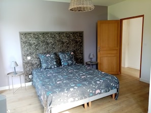 2 slaapkamers, een strijkplank/strijkijzer, wifi, beddengoed