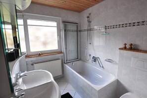 Apartment | Badezimmer
