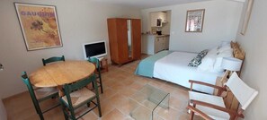 2 bedrooms, bed sheets