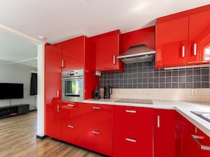House | Private kitchen | High chair - Charming Bungalow in Kaatsheuvel (Kaatsheuvel)