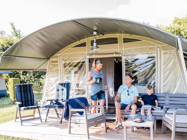 Tent | Exterior