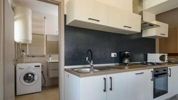 Oven, electric kettle, toaster