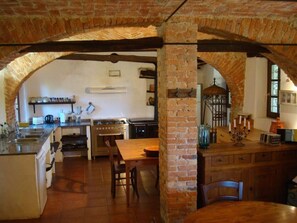 Appartement | Cuisine privée | Four, bouilloire électrique, grille-pain