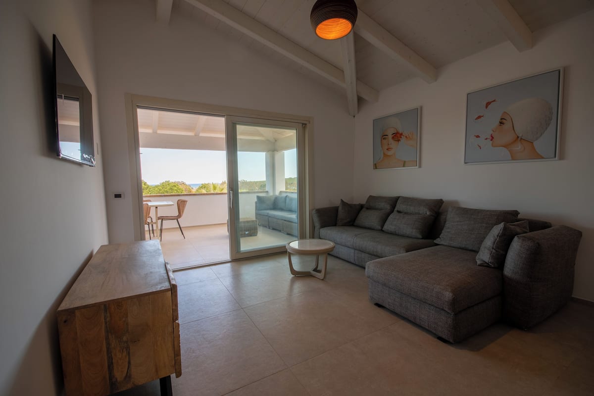 Exclusive Penthouse, 3 Bedrooms, 2 Bathrooms | Living area