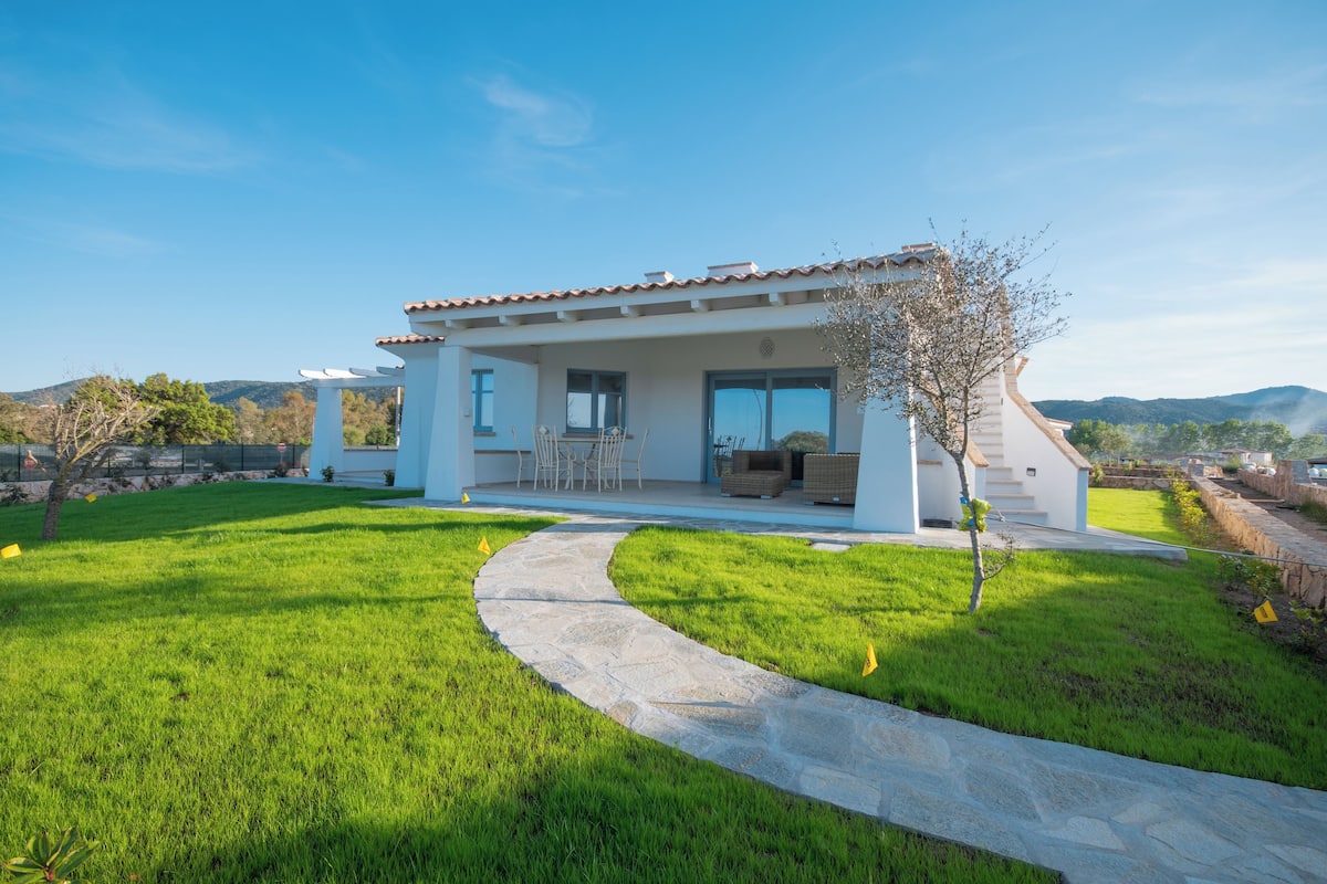 Exclusive Villa, 3 Bedrooms | Garden view