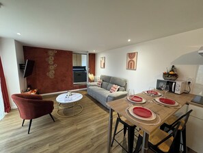 Interior - Maison Rénovée Avec un Jacuzzi Privatif. A 7 Minutes à Pieds du Centre-ville (Dinan)