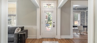 Gettysburg Home sleeps 10 with parking and Game Room.  Just off the square.