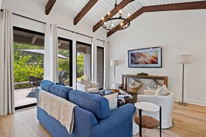 Living area - 1590 Lagoon Villas at The Sea Pines Resort (Hilton Head Island)