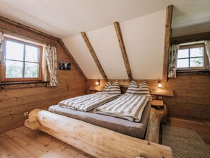 3 bedrooms, individually furnished, bed sheets - Webertonihutte Modern Retreat (Bad Sankt Leonhard im Lavanttal)