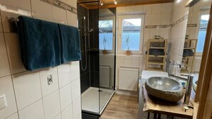 Apartment | Bilik Mandi