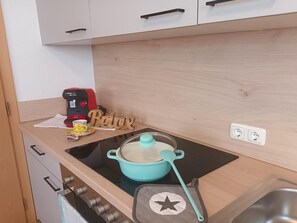 Appartement | Cuisine privée | Bouilloire électrique, chaise haute