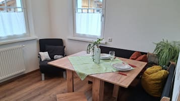 Apartment | Dining