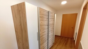 A hallway with wooden flooring, a white door, and a wooden door frame. - Apartment in Tyrol Near Ski Slopes (Fliess)