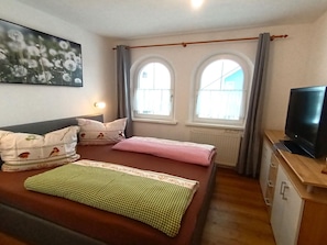 1 bedroom, individually furnished, bed sheets - Apartment in Tyrol Near Ski Slopes (Fliess)