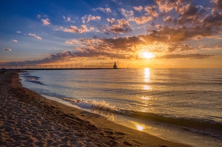 Beach nearby. The Boutique at Midtown Central / Hot Tub / Pet Friendly