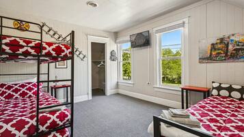 4 Schlafzimmer, Bügeleisen/Bügelbrett, Reisekinderbett, kostenloses WLAN