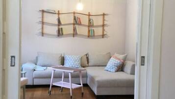 House | 1 bedroom, individually furnished