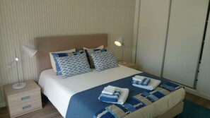 2 bedrooms, iron/ironing board, WiFi, bed sheets - Silver Coast Holiday (Salir do Porto)