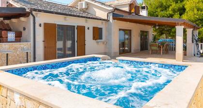 Villa Anabella - Four Bedroom Villa With Swimming Pool