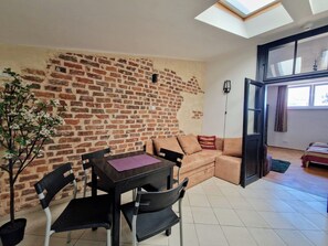Appartement Ville, vue cour intérieure | Literie de qualité supérieure, matelas mémoire de forme