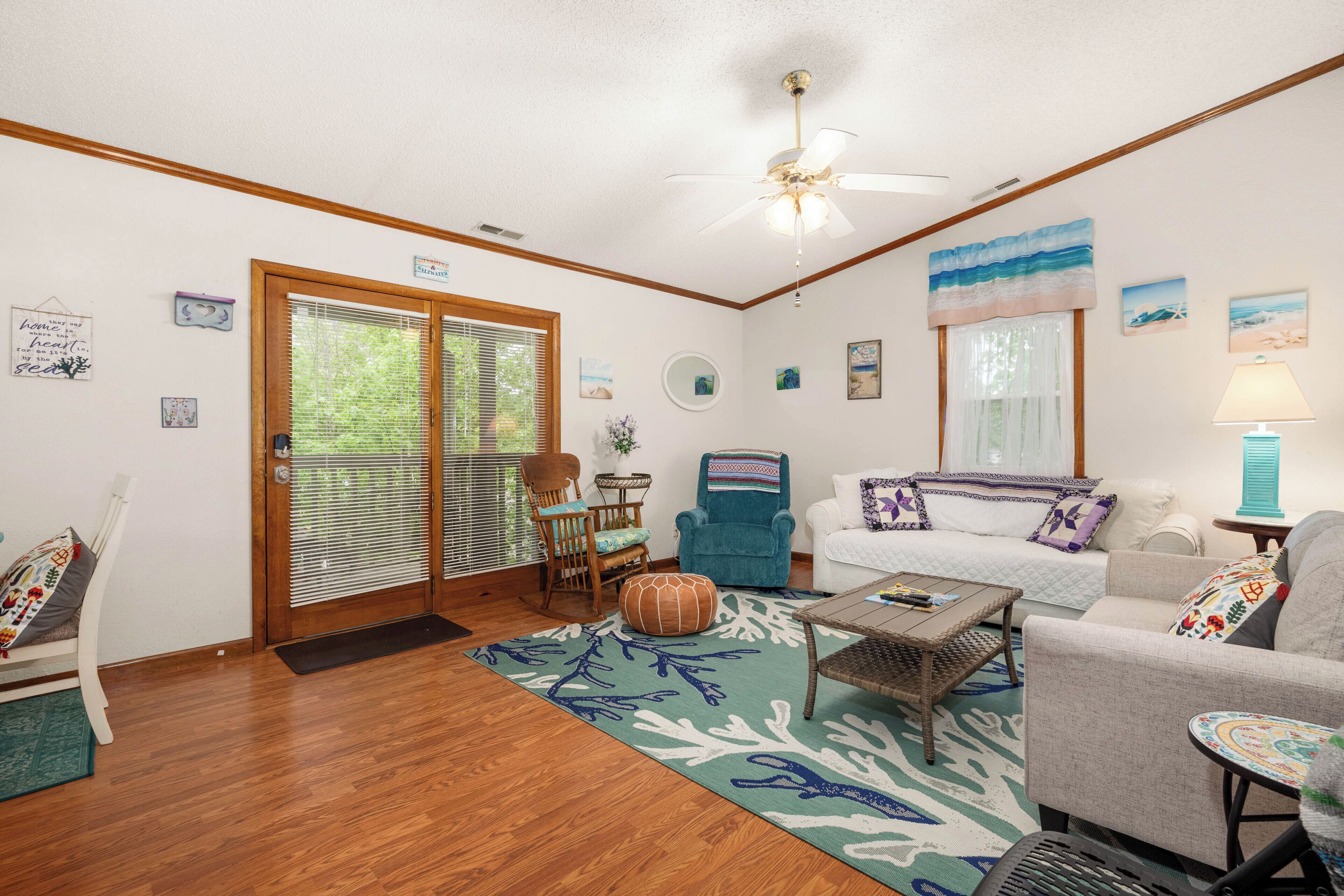 Coastal Cove - Family Friendly - Sleeps 5 - Pet Friendly!