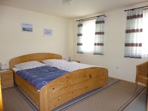 Rumah | 1 kamar tidur dan dilengkapi dengan perabotan berbeda-beda