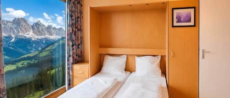 Apartment | 1 bedroom, individually furnished, bed sheets