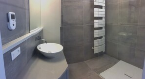 Apartment | Bathroom - Apartment in Nieuwpoort by Sandy Beaches (Nieuwpoort)