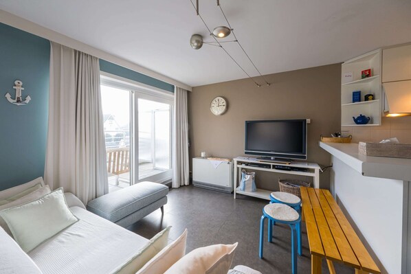 Apartment | Living area - Quiet Apartment With Sunny Terrace (Middelkerke)