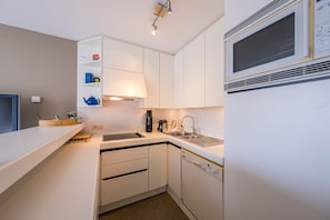 Apartment | Private kitchen | Electric kettle, toaster - Quiet Apartment With Sunny Terrace (Middelkerke)