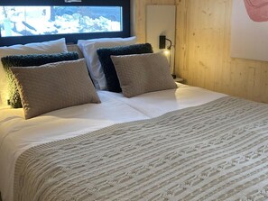 2 bedrooms, individually furnished, bed sheets - Modern Holiday Home With Skislope at 100 m (Winterberg)