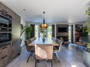 House | Dining - Family Villa in Forest Park (Hoenderloo)