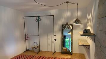 House | 1 bedroom, individually furnished