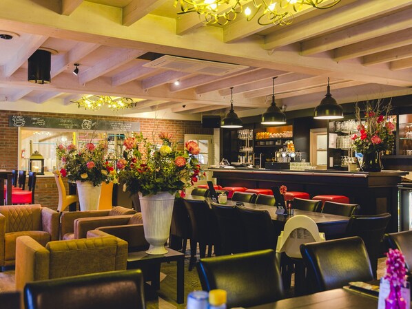 Cottage | Dining - Holiday Home in Overijssel With Garden Terrace (Zuna)