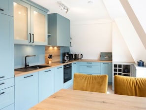 House | Private kitchen | Oven, electric kettle, toaster
