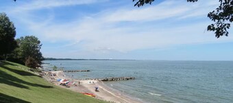 Lake Erie Escape! Lake Views, Private Beach, 20 min to Cedar Point + Jet Express