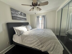 4 bedrooms, iron/ironing board, WiFi, bed sheets