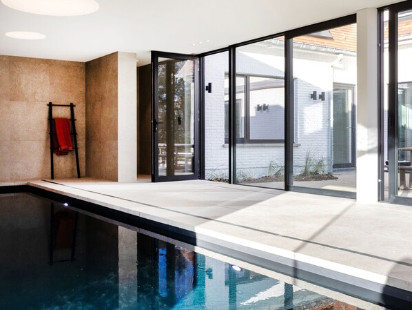 Hus | Pool | Inomhuspool och utomhuspool