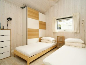 3 bedrooms, individually furnished - 5 Person Holiday Home in Olsted (Olsted)