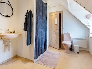 House | Bathroom - 12 Person Holiday Home in Blavand (Blavand)