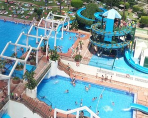 Apartemen | Kolam renang | Kolam renang outdoor dan sebuah kolam renang air hangat
