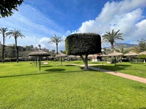 Garden - Beachfront Apartment With Terrace (Benalmádena)