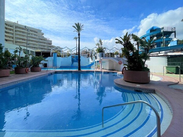 Pool - Beachfront Apartment With Terrace (Benalmádena)