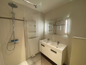 Apartment | Bathroom - Apartment in Nieuwpoort Near the Beach (Koksijde)